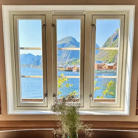 Eagle Bay - Waterfront Rorbu A Chalet *