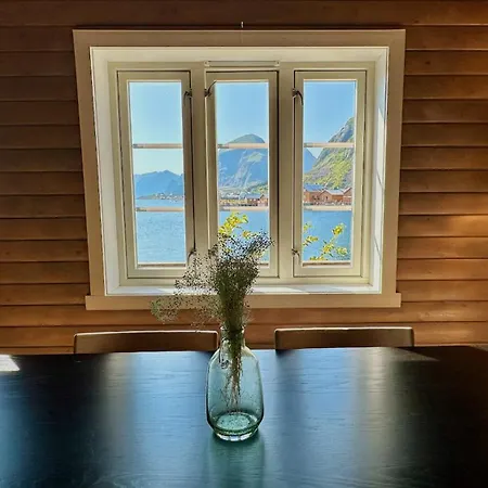 Eagle Bay - Waterfront Rorbu A شاليه Sørvågen